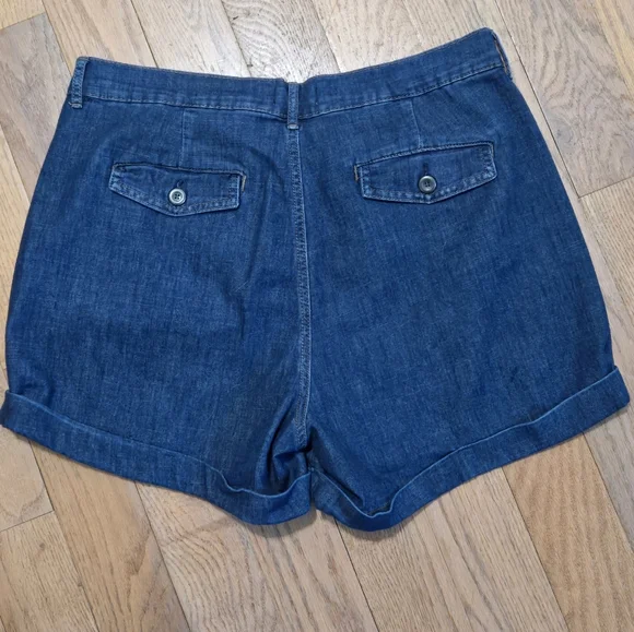 Nicole Miller Dark Denim Pleated and Cuffed Shorts - Picture 4 of 5